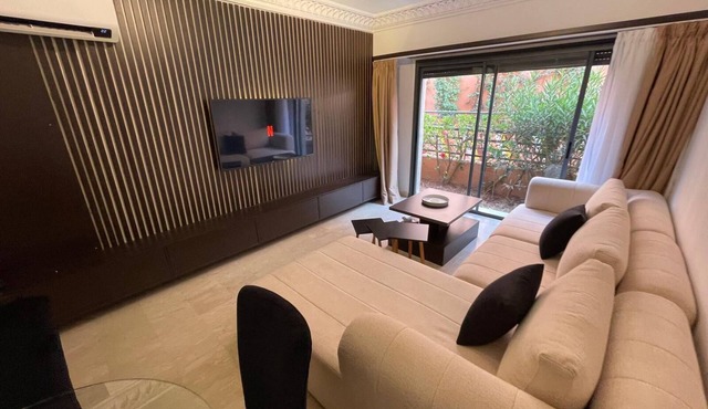 Urban oasis at l'Hivernage: Pool & Garden