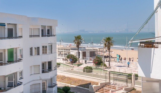 Valdelagrana Primera Apartment with Sea Views, Wi-Fi and Air Conditioning