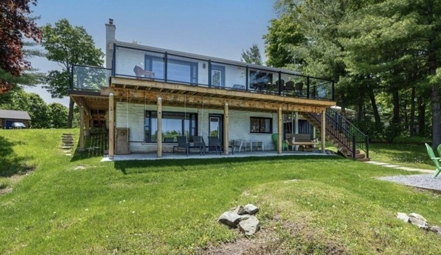 Verona Lake cottage with the pizza oven