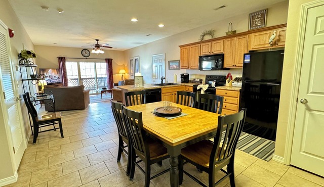 Vickery Resort, 3br,2bth, dock slip extra, pool access