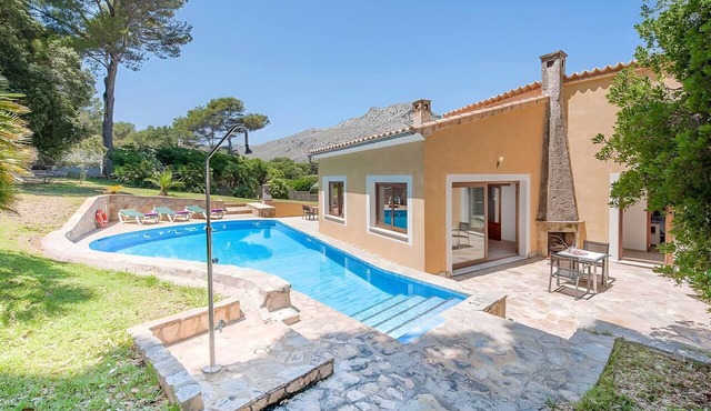 Villa "Alexandria" with Mountain View, Pool, A/C, Terrace & Garden