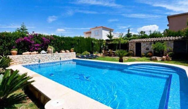 VILLA HERMOSA- Stone house with private pool in Las Palmeras, 4 bedrooms. VERY POPULAR - Free Wifi