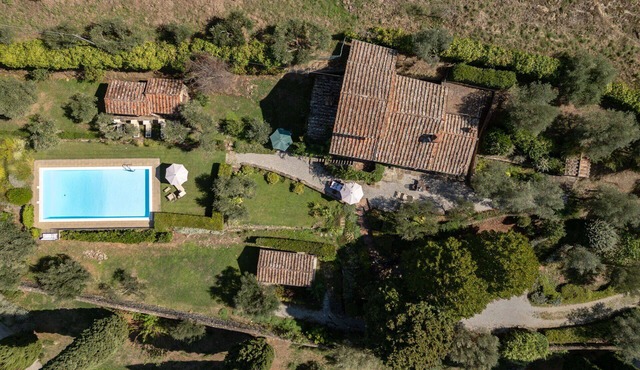 Villa in Cortona with 4 bedrooms sleeps 8