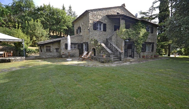 Villa in Il Castagno with 3 bedrooms sleeps 7