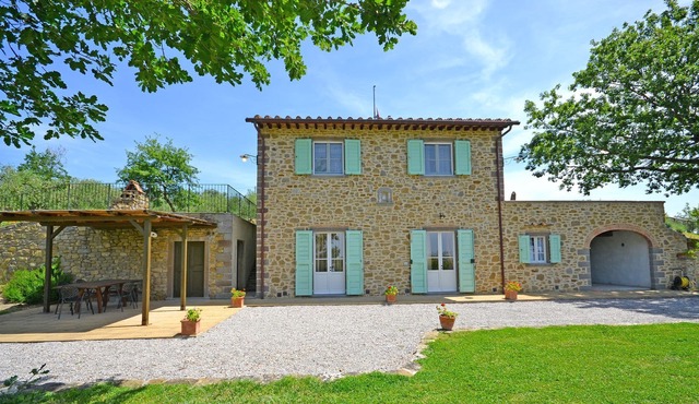 Villa in Le Contesse with 3 bedrooms sleeps 7