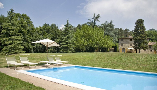 Villa in San Martino In Freddana-monsagrati with 5 bedrooms sleeps 10