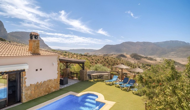 Villa 'La Cañada' with Lake View, Wi-Fi and Air Conditioning