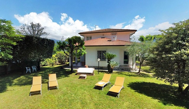 Villa Martino - central villa and a few steps from the sea