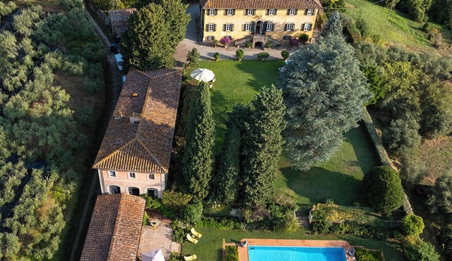 VILLA PARADISO, stunning XVII century villa on the hills at 7 kms east of Lucca