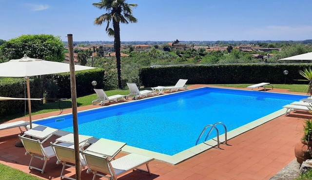 Villa Veranda, big private pool in relaxing green hills just 4 km from the beach