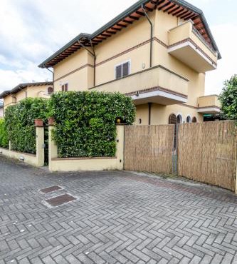 Villa vicino al mare con giardino e parcheggio