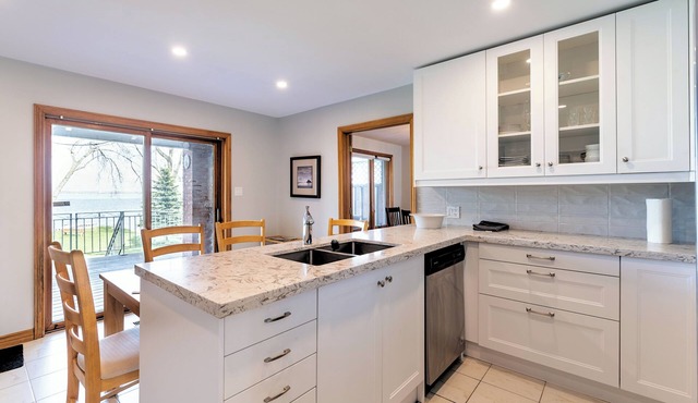 Waterfront Cook's Bay Retreat