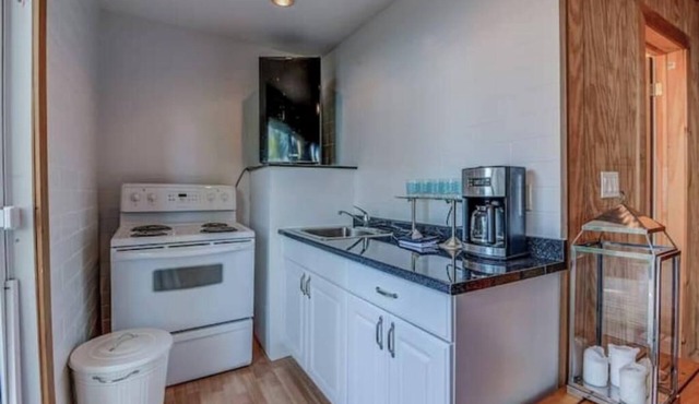 Waterfront Cottage | 1hr from Toronto