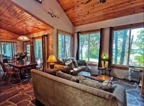 Waterfront Cottage in Lion's Head