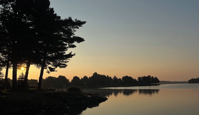 Waterfront Escape on Lake Eugenia · Sleeps 10