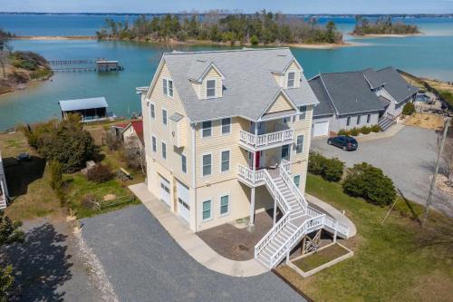 Waterfront Home with pool dock gameroom and kayaks