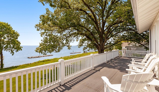 Waterfront home with scenic porches, yard, grill, jetted tub, central AC, & W/D