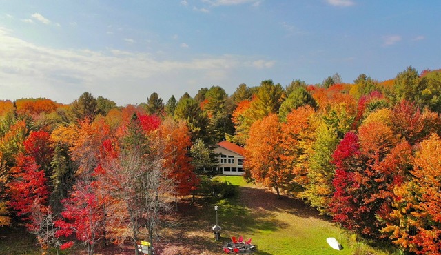 Waterfront Muskoka Cottage - a charming retreat only 1hr40mins from Toronto