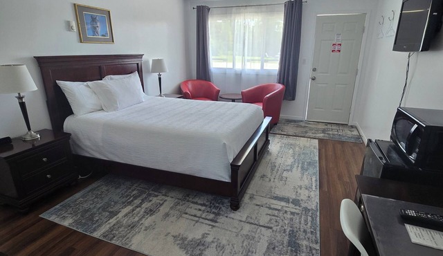 White Fang Motel