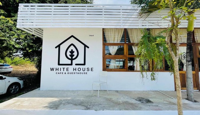 Whitehouse cafe&Guesthouse