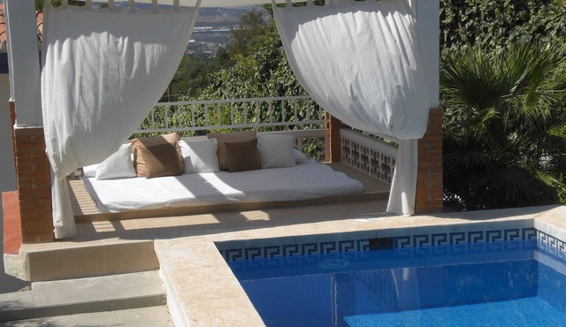 WiFi, MOUNTAIN VIEWS, PRIVATE POOL, BADMINTON, FOOTBALL, TABLE TENNIS.