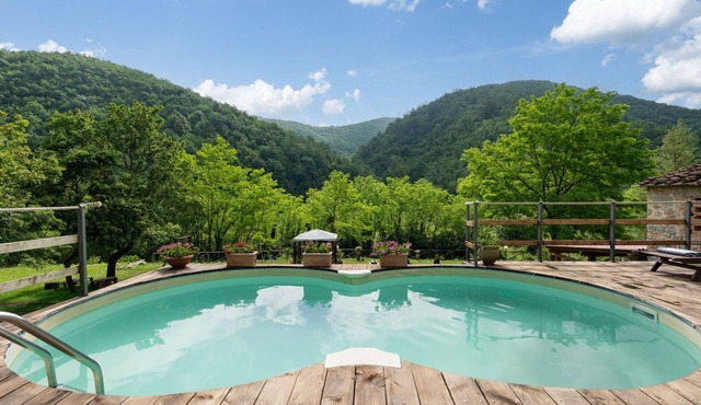 Wonderful private villa with private pool, WIFI, TV, patio and panoramic view, close to Florence