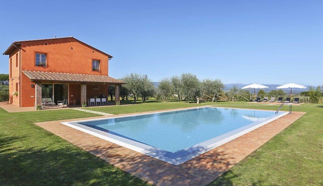 Wonderful private villa with WIFI, A/C, private pool, TV, veranda and panoramic view, close to L.