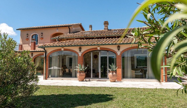 Wonderful private villa for 9 people with A/C, private pool, WIFI, patio and pets allowed