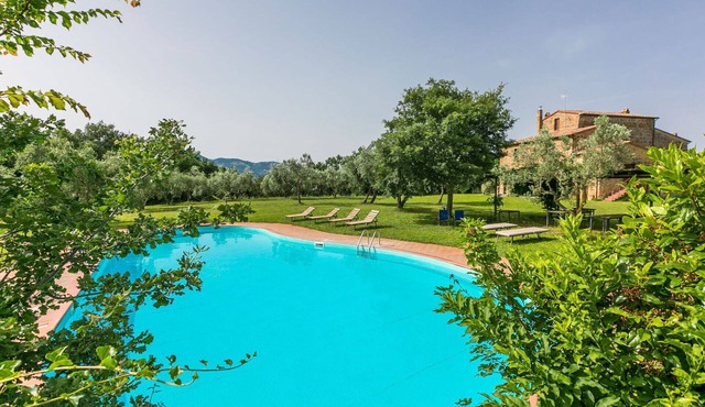 Wonderful private villa for 20 guests with private pool, WIFI, patio and pets allowed