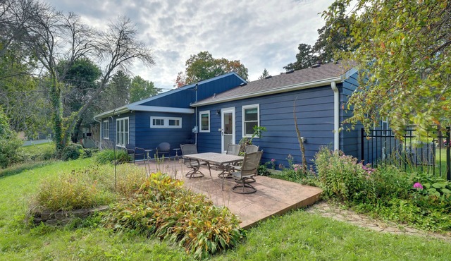 Work & Play Near Dtwn Minneapolis: Family Home