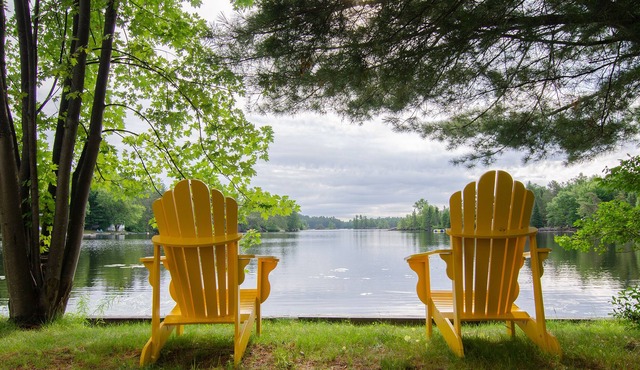 Year-round vacation for family and friends by the lake Nipissing.