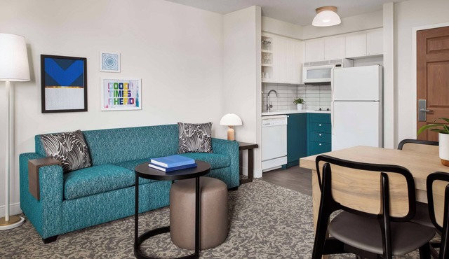 Your Home Away from Home - Indoor Pool, BBQ Grill, and Complimentary Breakfast