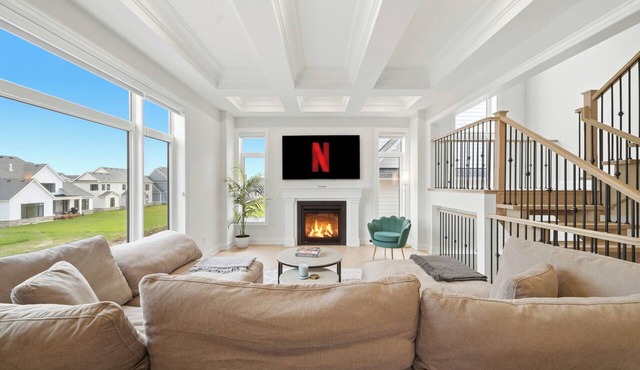 Zenith Nest - 8 Beds, 3.5 Baths, 10 Park, BBQ, Large Patio