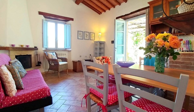 Zolferate: peaceful romantic cottage with private garden