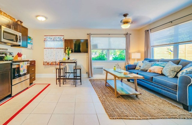 #1: Private Patio, 1BR, walk to Whole Foods