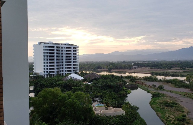 2bd,2.5bath condo GrandLuxxe