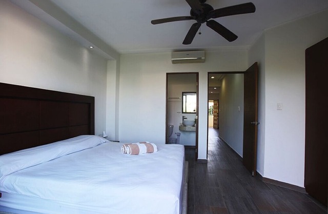 3 FLOOR PENTHOUSE ON 5TH AVENUE, AMAZING LOCATION, FOUR MINUTES FROM THE BEACH