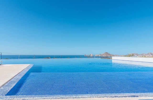3BR Luxury Townhouse +Private Jacuzzi & Rooftop°