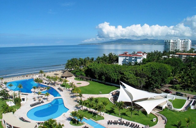 4BR/4.5BA Villa Magna Beachfront Condo with Gorgeous Ocean Views