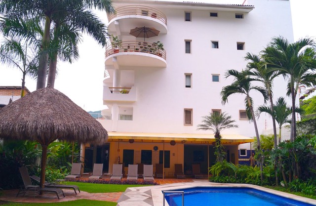 Amazing 1 Bedroom Condo in Romantic Zone!!