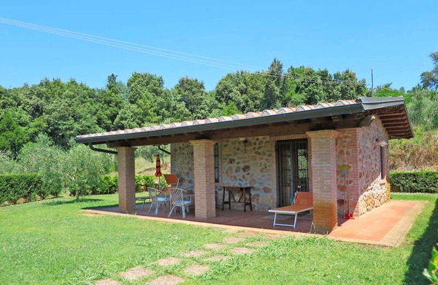 Apartment "Casa Vacanza Il Carpignone 4" with Lake View