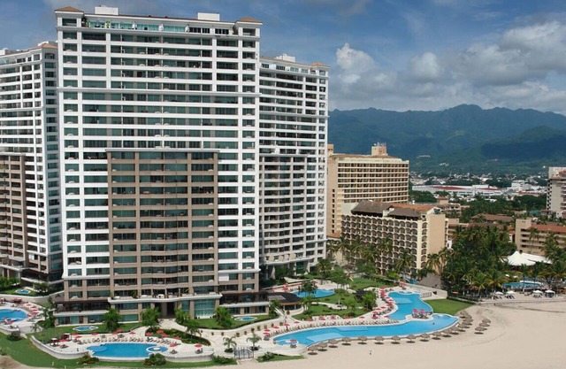 Available now! Beachside 2BR condo pools. 10min from PVR airport