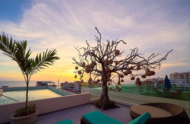 Beautiful 2bedroom apartment in the heart of the romantic zone,jacuzzi,pool,gym.