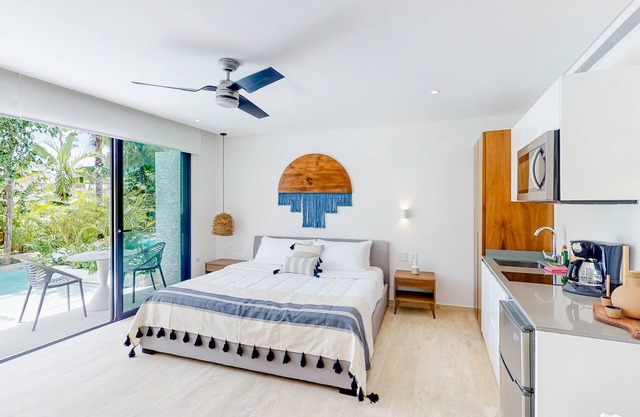 Brand New Studio w/Small Patio, Shared Outdoor Pool, Free WiFi, Central A/C