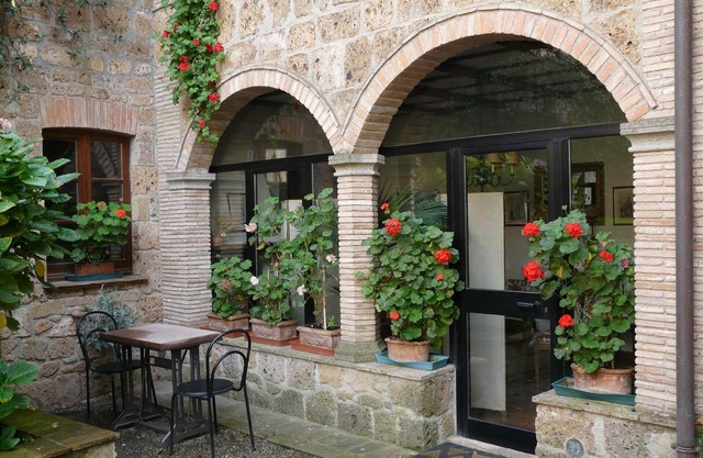 Comfortable accommodation in a castle, swimming pool