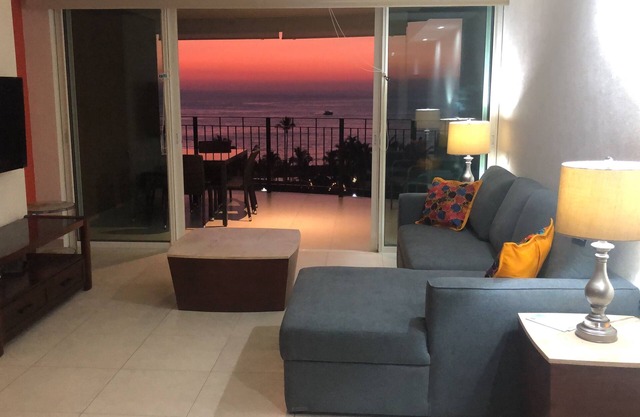 Deluxe condo with beautiful view on beach and sunset