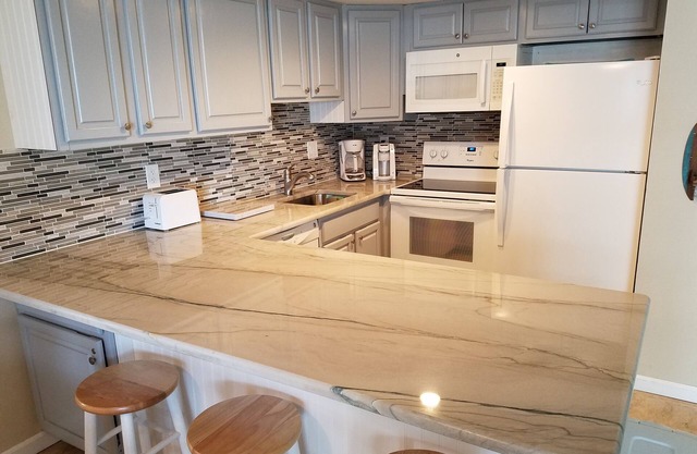 Direct Ocean Front Building, Oceanview, Mid-Town 39th St, First Floor Unit