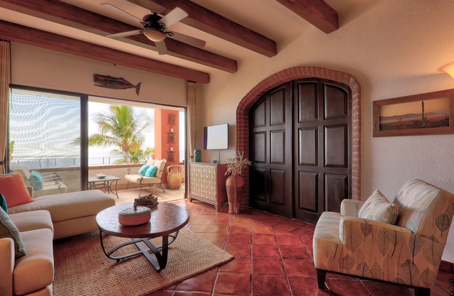Direct Oceanfront with amazing views in Luxurious and Private 5 star villa!