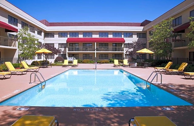 DoubleTree Suites by Hilton Cincinnati - Blue Ash