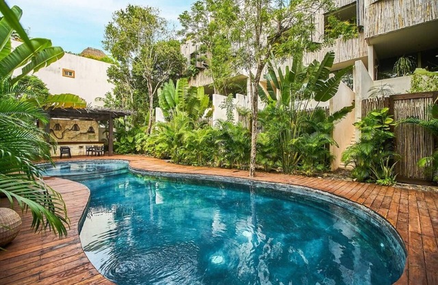 Eco-Chic Condo: Private Pool, Bikes, Near Beach